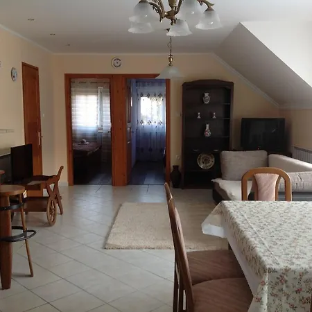 Attila Apartmanház Casa de hóspedes