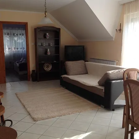Attila Apartmanház Casa de hóspedes
