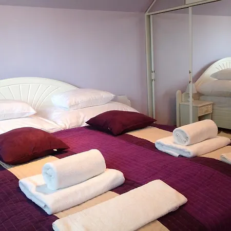 Attila Apartmanhaz Гостевой дом 3*