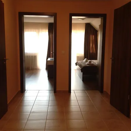 Attila Apartmanhaz Гостевой дом