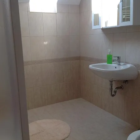 Attila Apartmanhaz Гостевой дом 3*