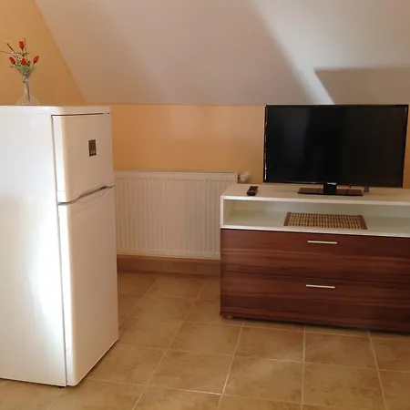 Attila Apartmanhaz بيت ضيافة 3*