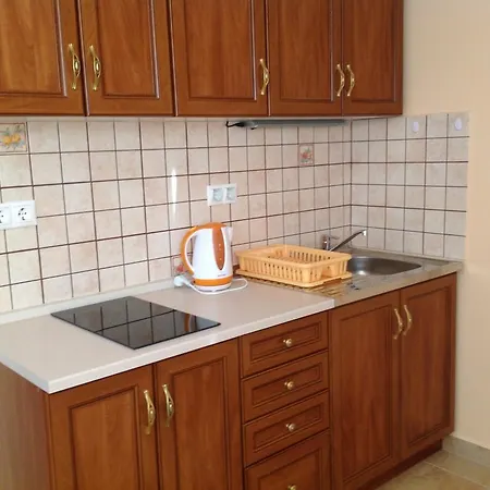 Attila Apartmanhaz Гостевой дом