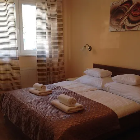 Attila Apartmanhaz 3*