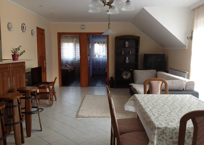 Attila Apartmanhaz Гостевой дом