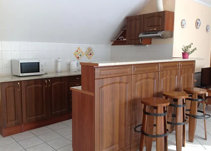Attila Apartmanhaz Гостевой дом 3*