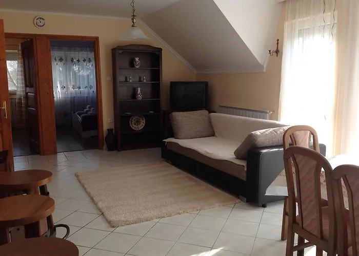 Attila Apartmanhaz Гостевой дом