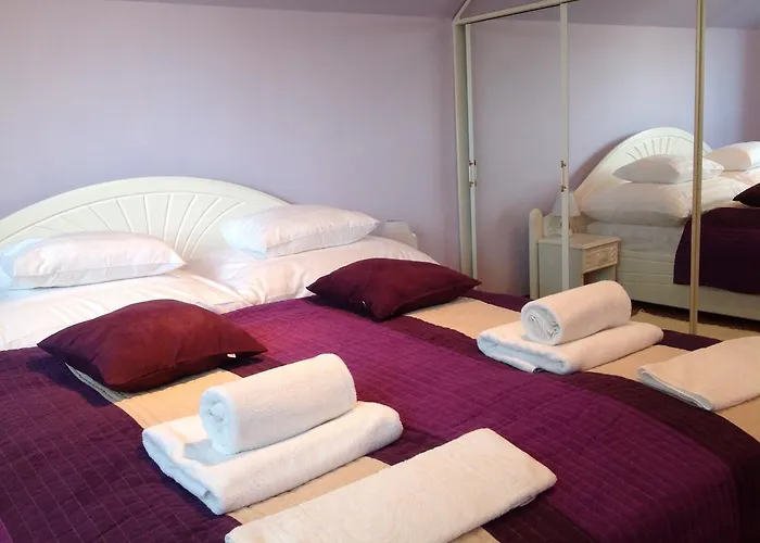 Attila Apartmanhaz Гостевой дом 3*