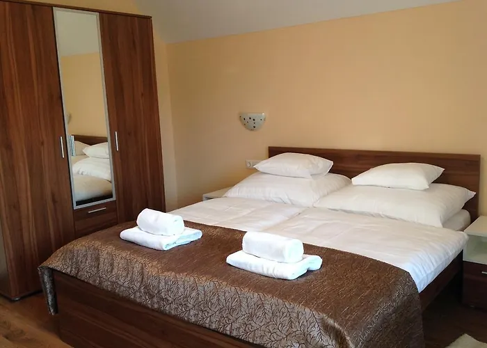 Attila Apartmanhaz Гостевой дом Хевиз