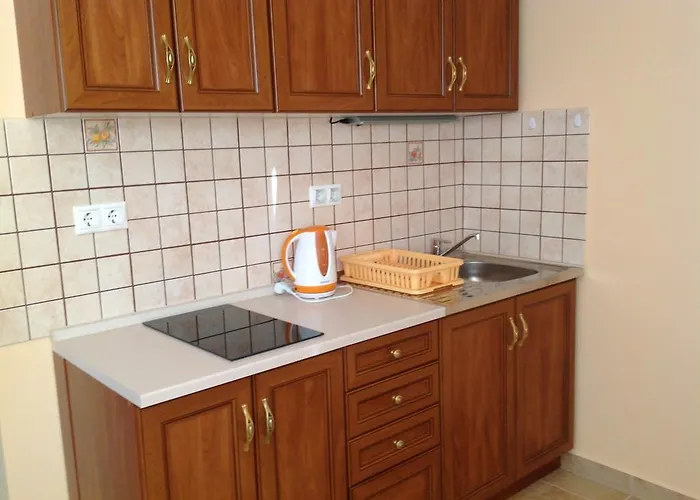 Attila Apartmanhaz Гостевой дом